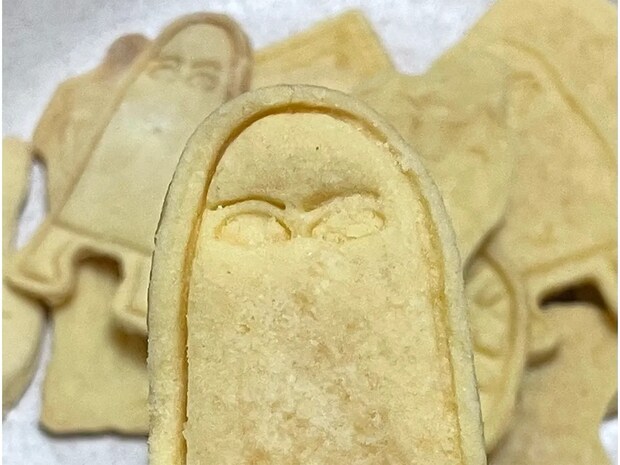 セリアで『古代エジプト文明』を発見？　ユニークなデザインに「不思議な気持ち」「目が合う…」