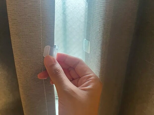 ダイソー『カーテン隙間防止クリップ（厚手カーテン用）』の写真（撮影：grape編集部）