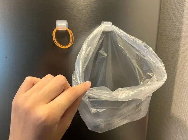 ダイソー『カーテン隙間防止クリップ（厚手カーテン用）』の写真（撮影：grape編集部）