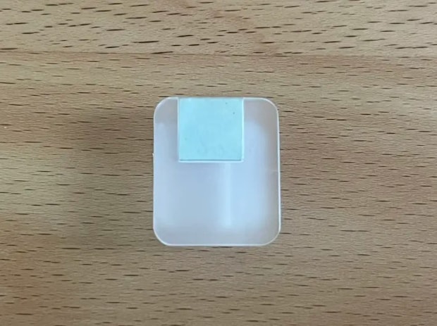 ダイソー『カーテン隙間防止クリップ（厚手カーテン用）』の写真（撮影：grape編集部）