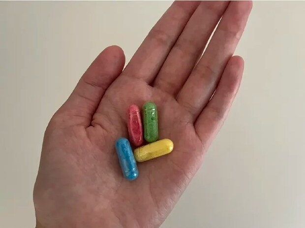 ダイソー『水で変身！魔法のカプセル』の写真（撮影：grape編集部）