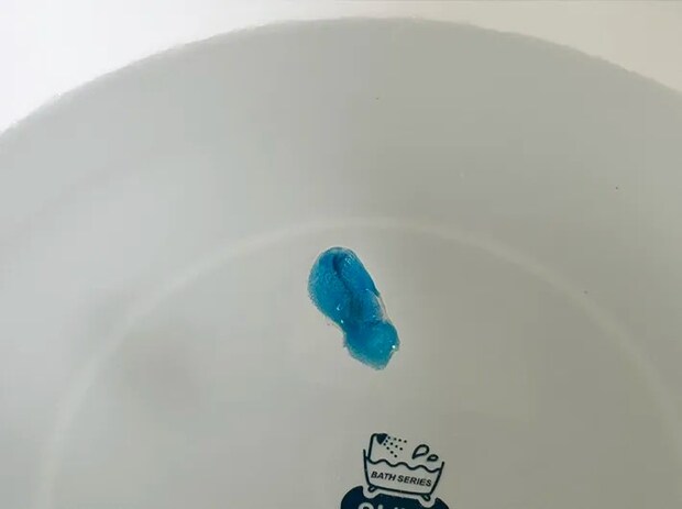 ダイソー『水で変身！魔法のカプセル』の写真（撮影：grape編集部）