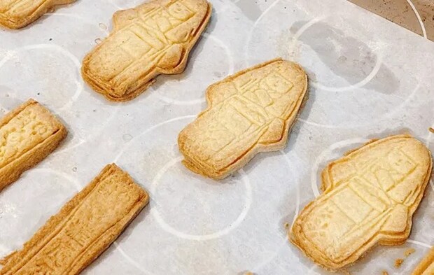 『クッキー抜き型』でクッキーを作る写真（撮影：キジカク）