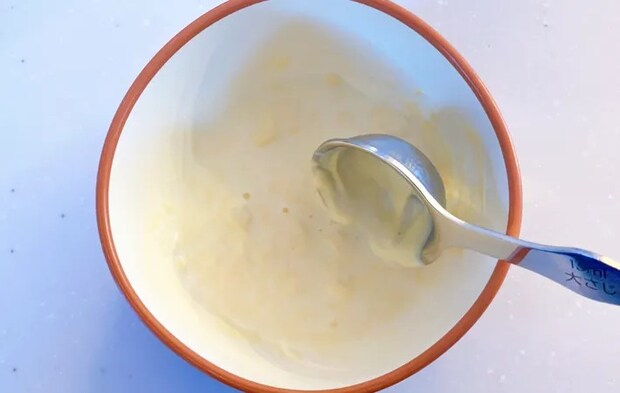 『かぼちゃとソーセージのマヨグラタン』を作る写真（撮影：エニママ）