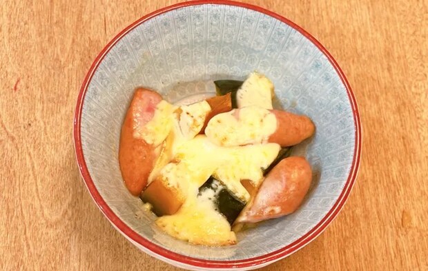 『かぼちゃとソーセージのマヨグラタン』の完成写真（撮影：エニママ）