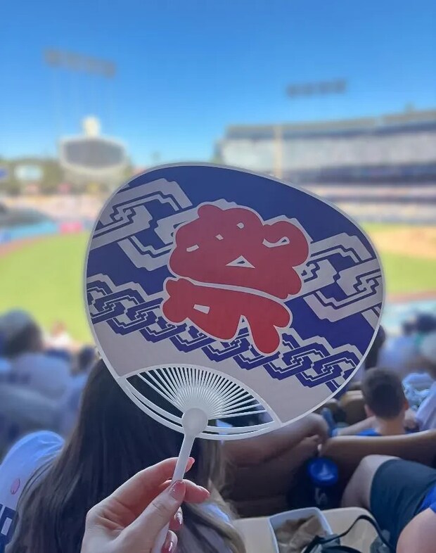 うちわの写真（撮影：grape編集部）