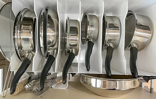 鍋・フライパンの収納の写真（撮影：Classy Life）