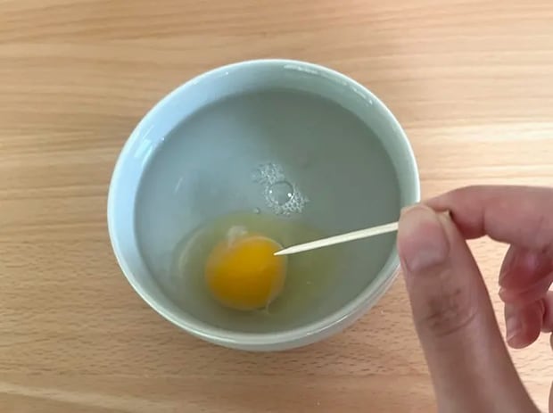 ポーチドエッグ作りの手順写真（撮影：grape編集部）