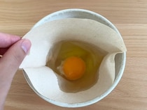 コーヒーフィルターに『卵』を入れたら…　理想のポーチドエッグが完成する裏ワザ