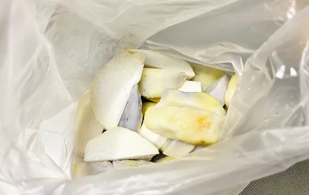 『フライド里芋』を作る写真（撮影：エニママ）