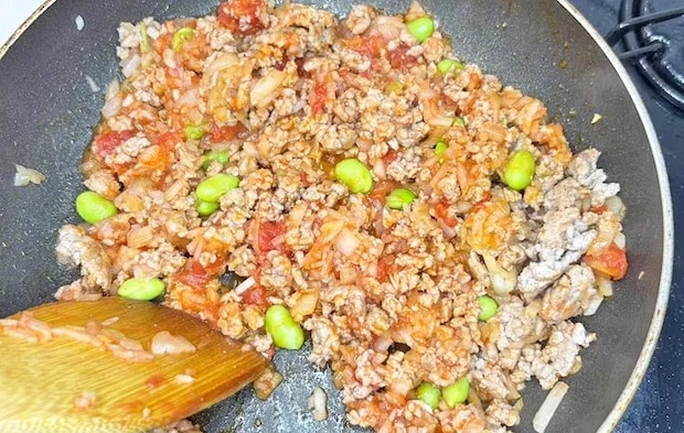 『パイの実キーマカレー』を作る写真（撮影：キジカク）