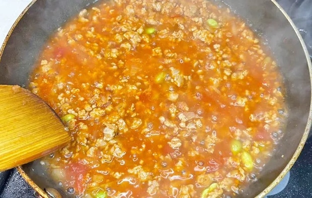 『パイの実キーマカレー』を作る写真（撮影：キジカク）