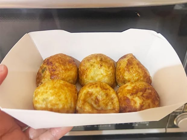 冷凍たこ焼きを鍋にポン！　簡単なのに絶品な“たこ焼き鍋”【秋に食べたい料理】