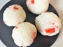 カニカマを小さく切って…？　できた朝ご飯に、子供「明日もこれがいい！」【節約レシピ】