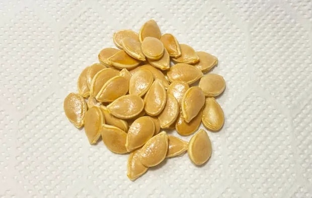 『カボチャの種スナック』を作る写真（撮影：エニママ）