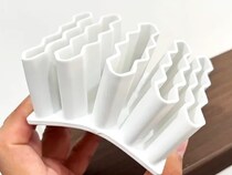 セリアで買った『スタンド』　思わぬ活用法に「すっきり収納」「ストレスも解消」