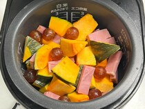 【炊飯器レシピ】カボチャと『カンロ飴』を投入！　ひと口食べると…「味見が止まらない」