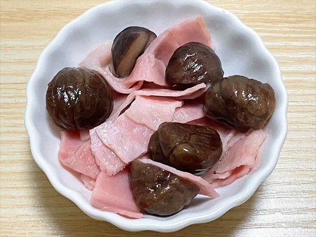 栗とベーコンの写真（撮影：grape編集部）