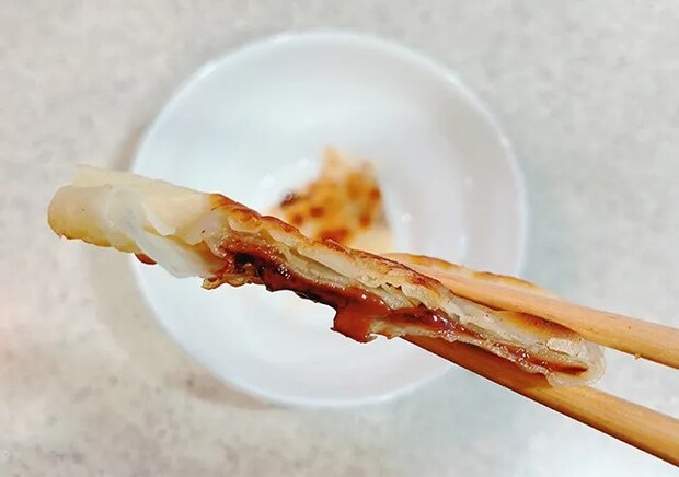 餃子の皮と『メルティーキッス』（撮影：grape編集部）