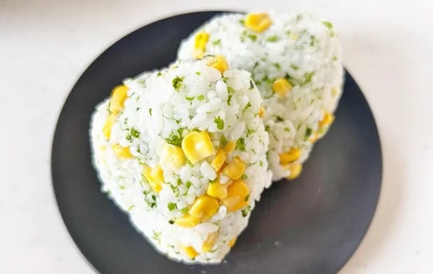 『青のりおにぎり』の完成写真（撮影：エニママ）