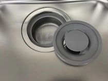 排水口のぬめりやニオイ　掃除に効く『意外な洗浄剤』とは？