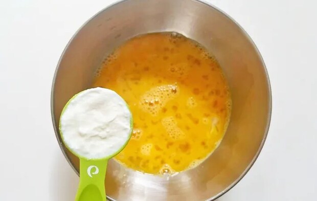 『ヨールグルト入り玉子焼き』を作る写真（撮影：エニママ）