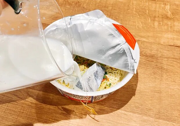 『サッポロ一番　塩らーめん』（撮影：grape編集部）