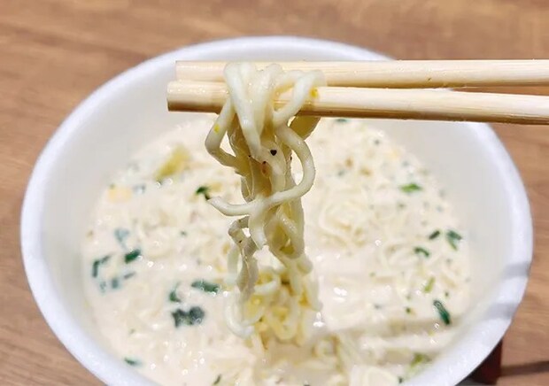 『サッポロ一番　塩らーめん』（撮影：grape編集部）