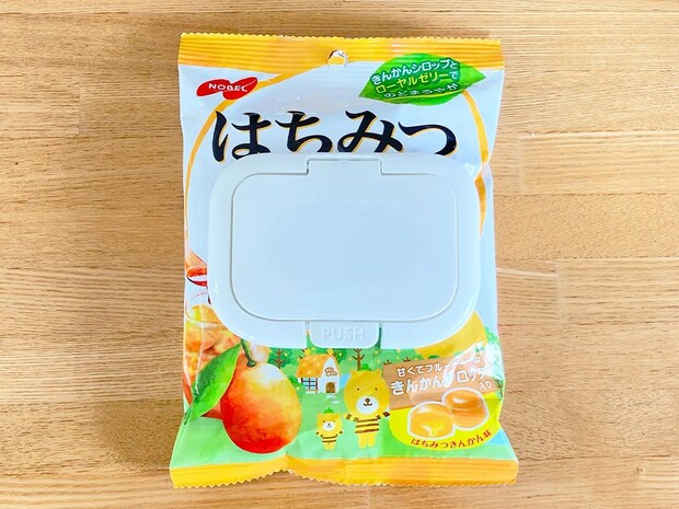 新品のお菓子のパッケージに『ウエットシートの蓋』　思わぬ活用法がすごすぎた！