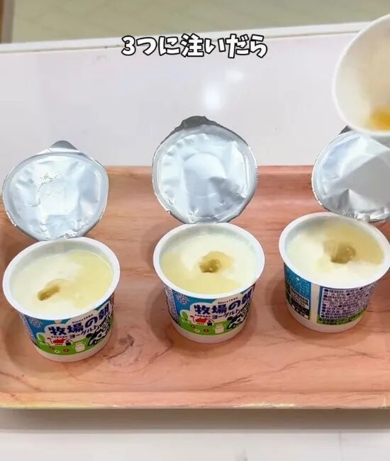 ゼラチンを注ぐ様子