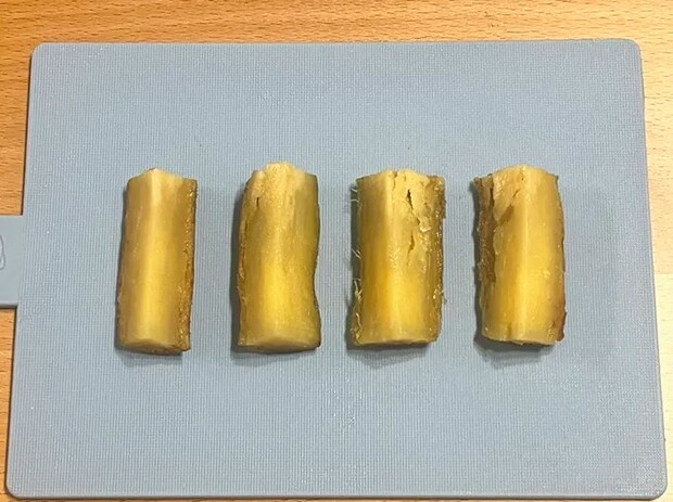 カットした焼き芋の写真（撮影：grape編集部）