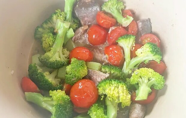 『サバ缶でアクアパッツァ』の完成写真（撮影：エニママ）