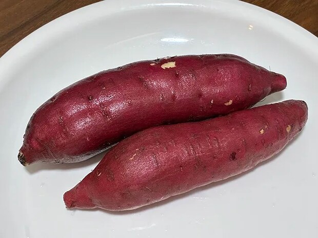 皿に載っているサツマイモの写真（撮影：grape編集部）