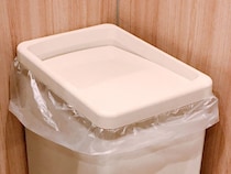 ゴミ袋を2回クルッと通すだけ！　ほどけにくい結び方に「簡単すぎ」「もう一生これ」【家事の工夫4選】