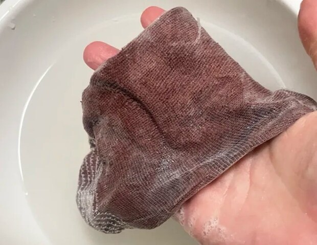 靴下を洗う写真（撮影：grape編集部）