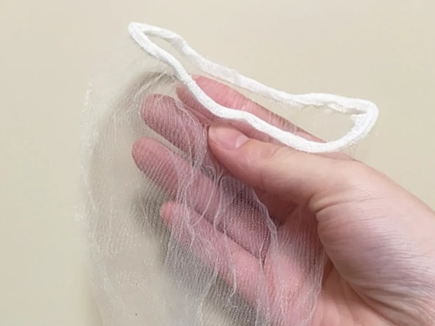 『水切りネット』の活用術　部分洗いに使ってみると…「これは活躍しそう」