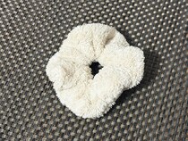 100均で買った『シュシュ』　髪を束ねるのではなく…？「いろんな場面で役立つ」