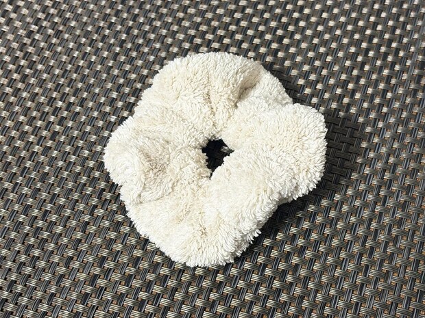 100均で買った『シュシュ』 髪を束ねるのではなく…?「いろんな場面で役立つ」