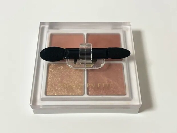 クリアコードフックをアイシャドウにつけた写真（撮影：grape編集部）