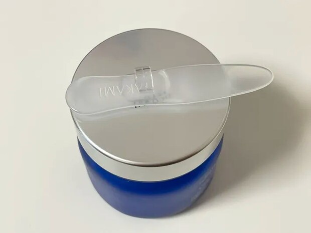 クリアコードフックをクリームにつけた写真（撮影：grape編集部）