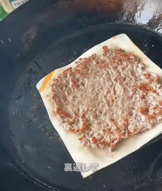 水分が出てきたら再度ひっくり返す