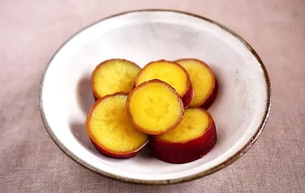 『サツマイモの煮物』の写真（撮影：小泉明代）