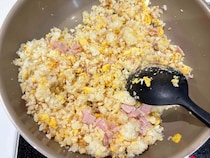 ご飯の『かさ増し』に使ったのは…？　節約チャーハンに夫も子供も大満足【節約レシピ】