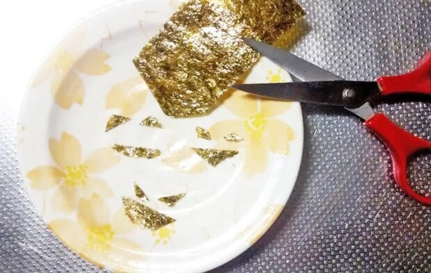 『おばけのミニピザ』を作る写真（撮影：エニママ）