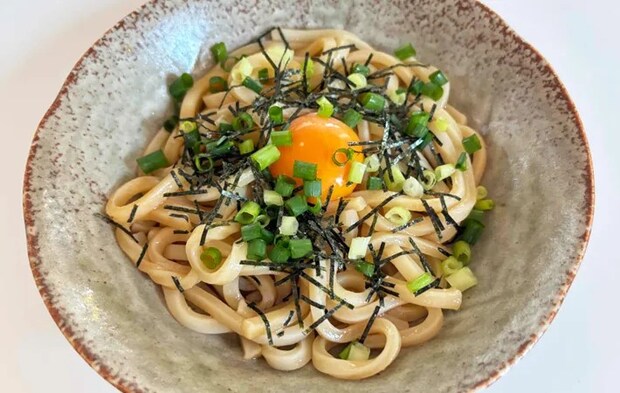 『オイスターまぜうどん』の完成写真（撮影：エニママ）