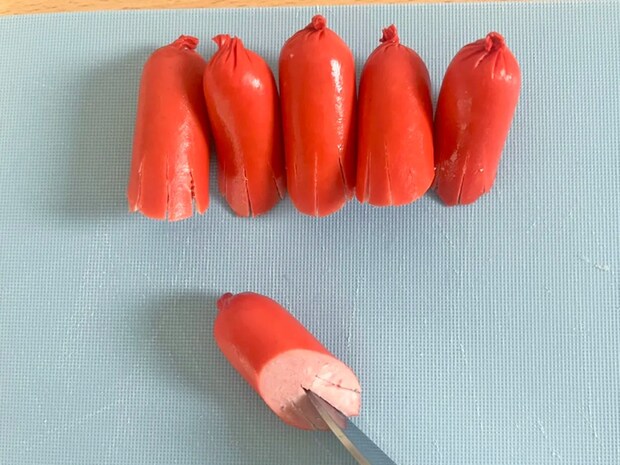 切り込みをいれたウインナーの写真（撮影：grape編集部）