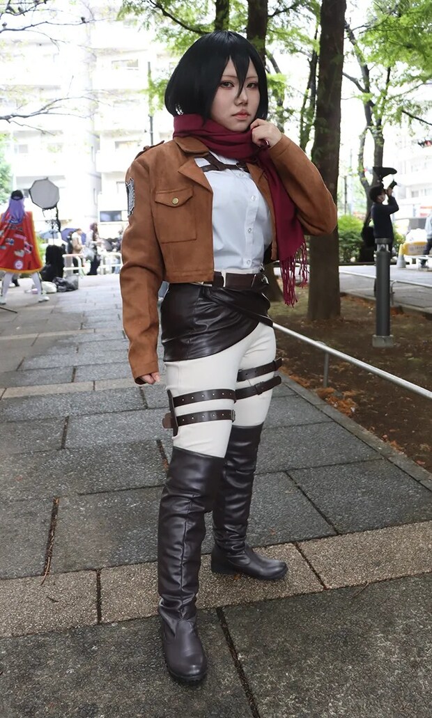 ミカサに扮するコスプレイベントの参加者の写真（撮影：grape編集部）