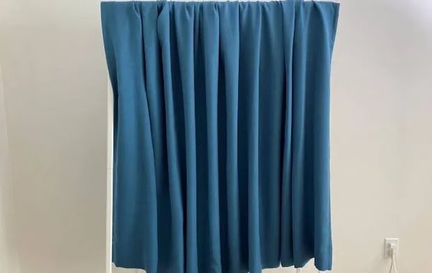 カーテンを干している写真（撮影：Heulie）