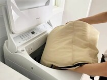 10年洗濯していないカーテン　プロが洗った結果にゲゲッ【正しいカーテンの洗い方】