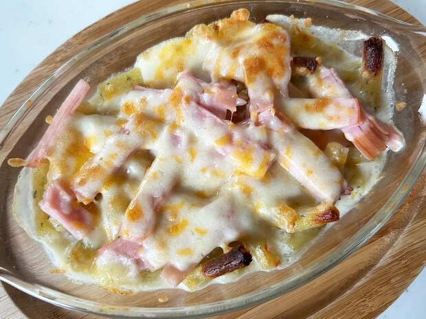 自宅で作る簡単グラタン 材料は牛乳、ハム、チーズ、そして…?